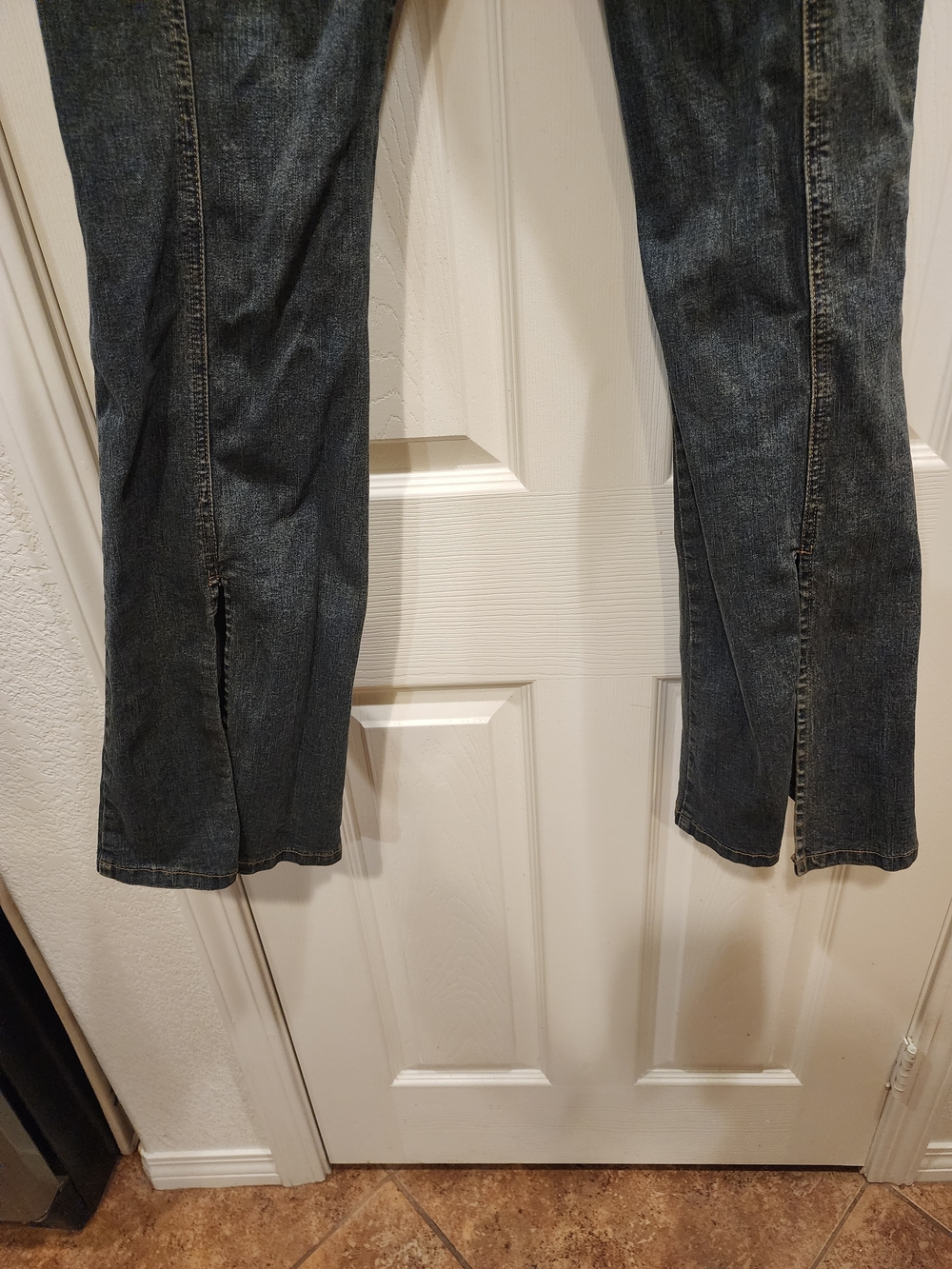 Women's Boot Cut/Flare Split Leg Jeans Blue Denim w/Gold Stitching, Size 5/6 - Picture 5 of 9